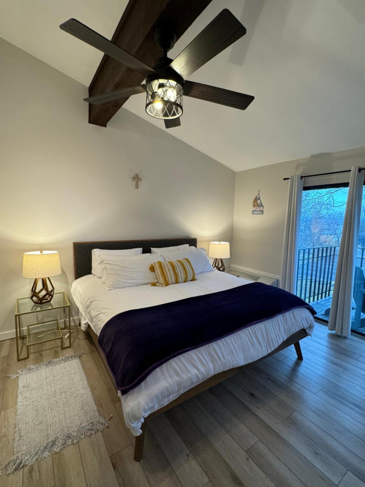 Newly Remodeled Mid-Century Modern Lake Condo เลคเจนีวา ภายนอก รูปภาพ