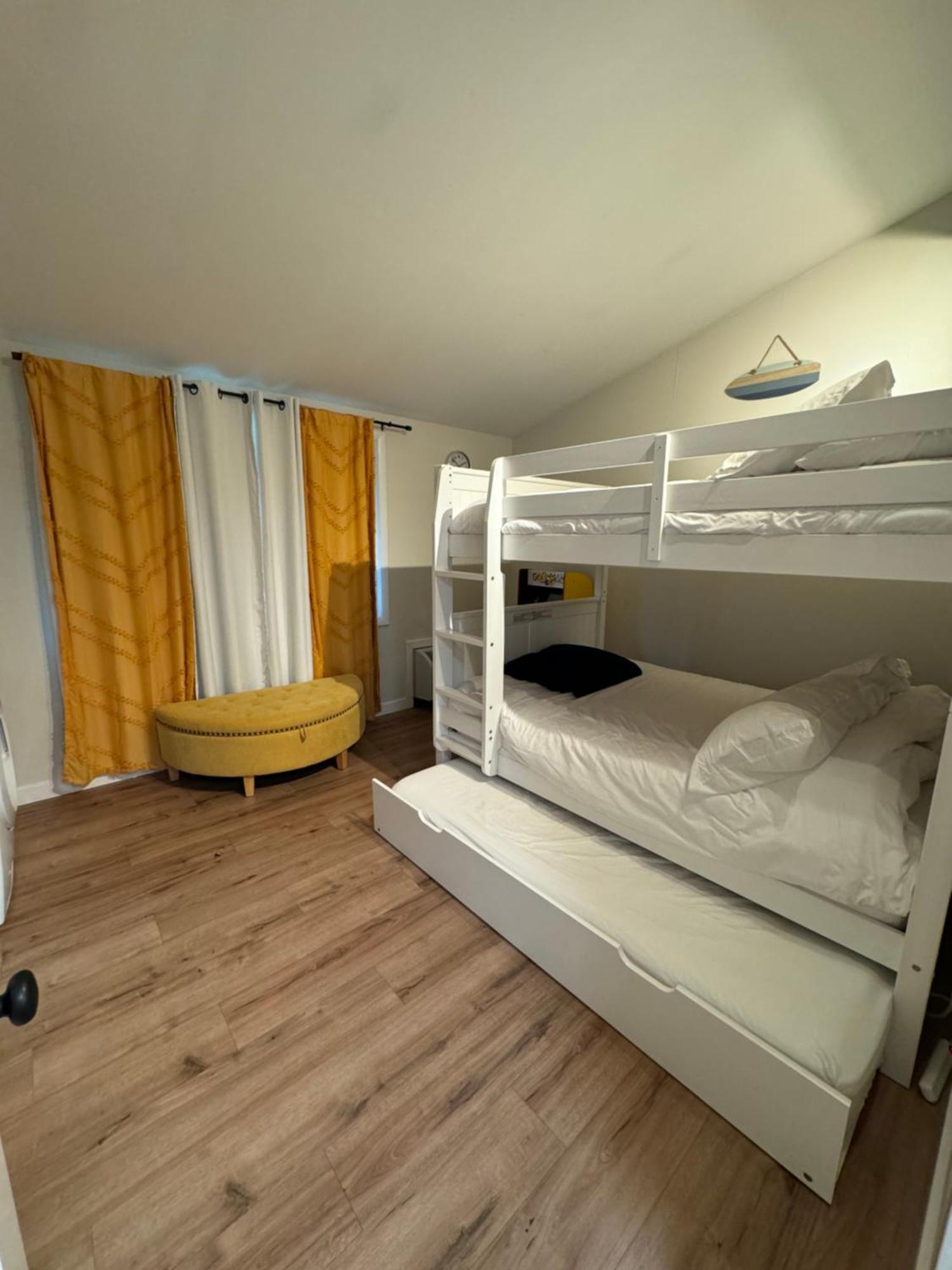 Newly Remodeled Mid-Century Modern Lake Condo เลคเจนีวา ภายนอก รูปภาพ